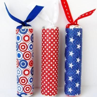 Lifesaver fireworks! Could be a craft activity for the kiddos or a pre-made favor. Lifesaver Candy, Picnic Lunch, Candy Crafts, Patriotic Crafts, 4th Of July Celebration, Patriotic Party, 4th Of July Decorations, Patriotic Holidays, July Crafts