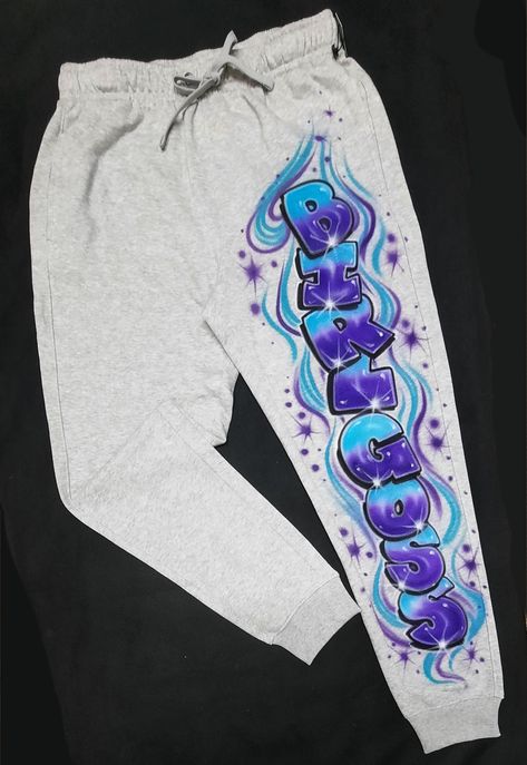 Airbrush Jeans, Different Lettering Styles, Athletic Girl, Boys Birthday Outfits, Pants Custom, Different Lettering, Airbrush T Shirts, Graffiti Text, Unique Lettering