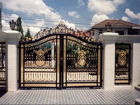 iron gates for reference - Kerala home Simple Gate Designs, Gate For Home, Estate Gates, House Main Gates Design, Front Gate Design, Entrance Gates Design, Iron Gate Design, Main Gate Design, Steel Gate