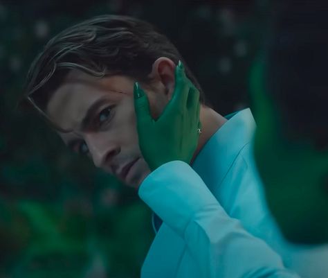 Jonathan Bailey as Fiyero in Wicked (2024) Wicked Fiyero And Elphaba, Fiyero Wicked Aesthetic, Fieyro Wicked, Johnathan Bailey Wicked, Elphaba Fiyero, Fiyero Tigelaar, Wicked Musical Aesthetic, Elphaba And Fiyero, Wicked Fiyero