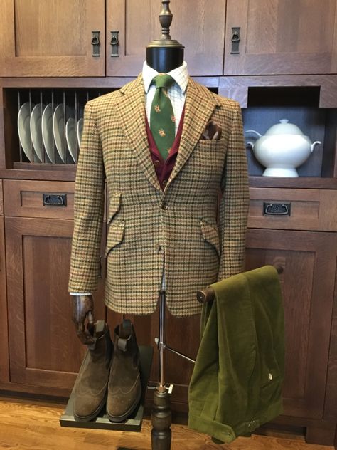 Vintage Ralph Lauren Houndstooth Check Hacking Jacket with Wine Coloured Cordings Doeskin Collared Waistcoat, Emma Willis Spruce Cashmerello Cutaway Collar Tattersall Check Shirt paired with Emerald Woolen Fox Tie from William Evans. Olive Moleskin Trousers by New & Lingwood (side adjusters added), and Alfred Sargent Suede Wingtip Brogue Chelsea Boot with Dainite Sole. Suit Overcoat, Hacking Jacket, Dapper Outfit, Emma Willis, Blazer Outfits Men, Dandy Style, Waxed Cotton Jacket, Mens Fashion Smart, Houndstooth Jacket