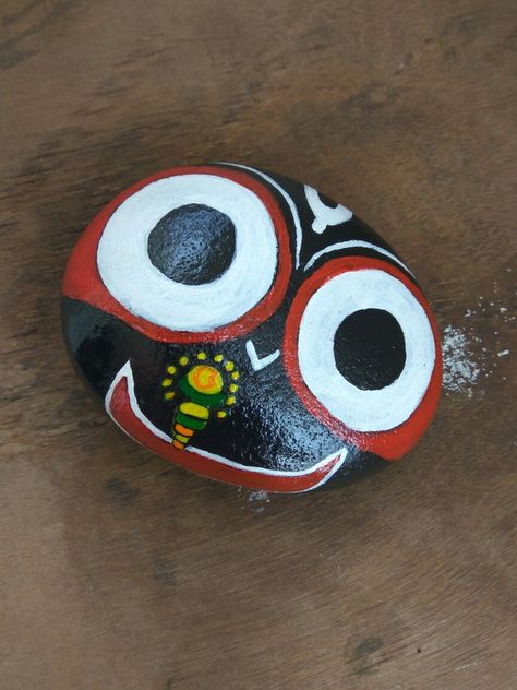 Lord Jagannath of Odisha.  Stone art Radha Krishna Stone Art, Krishna Stone Painting, Jagannath Craft, Jagannath Painting Easy, Pebbles Painting, Madhubani Paintings Peacock, Jagannath Ji, Jai Jagannath, Lord Jagannath