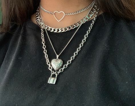 Female Accessories, Neck Accessories, Tomboy Outfits, Different Dresses, Neck Chain, Fashion Inspo Outfits, Silver Necklace, Chain Necklace, Fashion Inspo