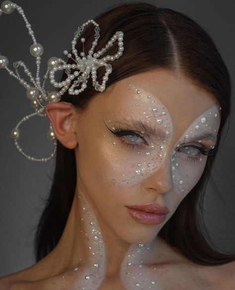 Heaven Flower, Futuristic Makeup, Maquillage Yeux Cut Crease, Angel Makeup, Crystal Makeup, Hydrating Foundation, Rhinestone Makeup, Show Makeup, High Fashion Makeup