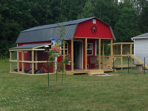 Mini barn for chickens, goats, rabbits and cats! Goat Farming Ideas, Cat Palace, Goat Playground, Farming Ideas, Chicken Barn, Goat House, Mini Barn, Shed Building, Goat Barn