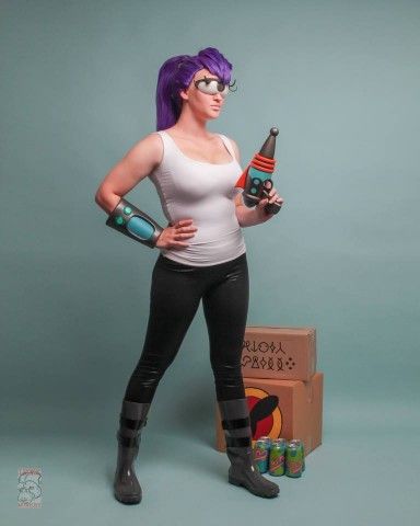 Futurama Leela costume Nibbler Futurama Costume, Futurama Leela Costume, Leela Costume, Futurama Costume, Futurama Cosplay, Leela Futurama, Monkey Photography, Halloween Month, Quick Halloween Costumes