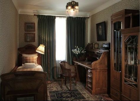 Writing Room Ideas Small Spaces, Classic Bedroom Ideas Vintage, 1930s Office Decor, Vintage Bedroom Storage, Dark English Bedroom, Antique Style Apartment, Classical Aesthetic Room, Small Apartment Aesthetic Dark Academia, Vintage Bedroom Aesthetic Victorian