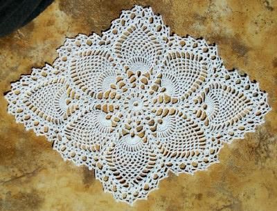 Vintage Crochet Doily Pattern, Free Doily Patterns, Pineapple Doily, Free Crochet Doily Patterns, Crochet Table Runner Pattern, Crochet Dollies, Pineapple Crochet, Crochet Lace Pattern, Crochet Table Runner