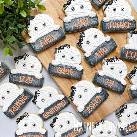 Mummy Cookies, Halloween Sugar Cookies Decorated, Cookies Icing, Staff Appreciation Gifts, Halloween Cookies Decorated, Royal Iced Cookies, Halloween Sugar Cookies, Cooking Cookies, Iced Sugar Cookies