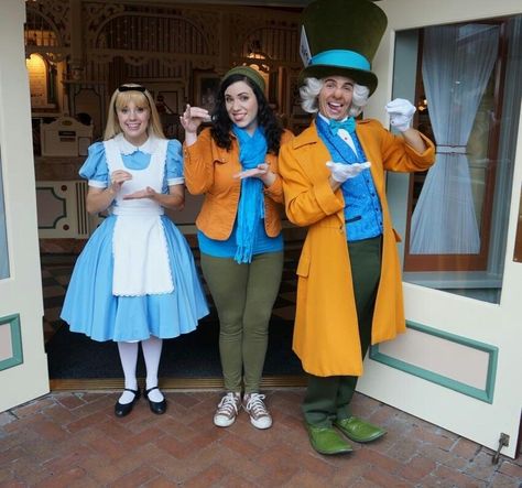 Mad Hatter Disneybound, Mad Hatter Disney, Mad Hatter Halloween Costume, English Outfit, Anastacia Disney, Halloween Alice In Wonderland, Disneybound Ideas, Dapper Day Outfits, Disney Dapper Day