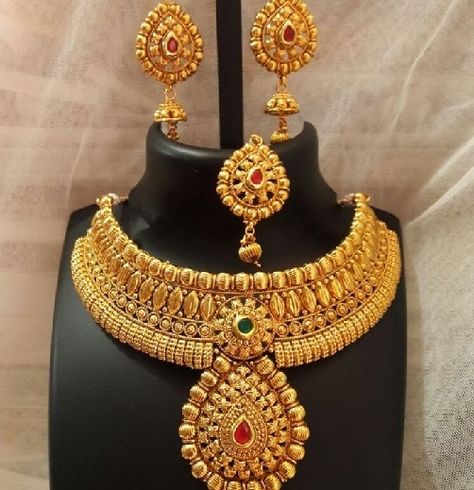 15 Modern Gold Necklace Designs in 30 Grams | Styles At Life Gold Bridal Necklace, Choker Necklace Designs, Gold Necklace Indian, Gold Necklace Indian Bridal Jewelry, Long Pearl Necklaces, Gold Jewelry Stores, Gold Wedding Jewelry, Wedding Jewellery Collection, Gold Jewelry Sets