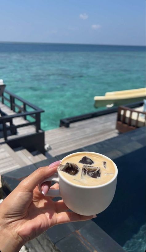 Sea Manicure, Nails Travel, Breakfast On The Beach, Luxury Lifestyle Women, Adventure Aesthetic, Manicure Nails, Vacation Vibes, Luxury Lifestyle Dreams, Ocean Vibes