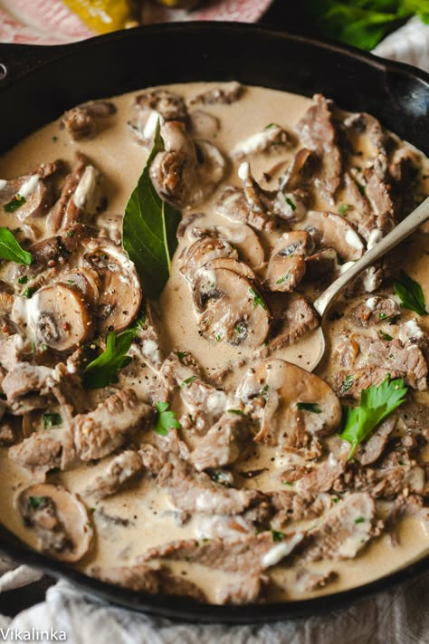 Best Beef Stroganoff- just a few ingredients and 20 min of your time! @juliavfrey Authentic Beef Stroganoff Recipe, Best Beef Stroganoff, Stroganoff Recipe, Where's The Beef, Salad Pasta, Beef Stroganoff, Goulash, Beef Dinner, Beef Dishes