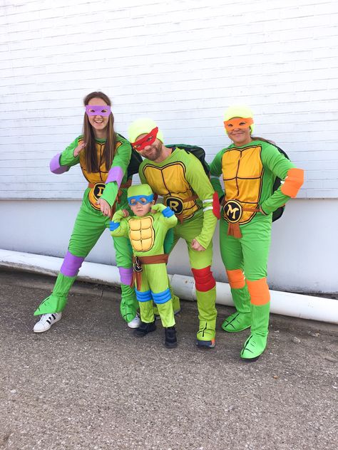 Ninja Turtles Family Costumes, Ninja Turtle Family Costume, Costume Halloween Famille, Mutant Ninja Turtles Costume, Happy Halloween Eve, Teenage Mutant Ninja Turtles Costume, Ninja Turtles Costume, Ninja Turtle Costume, Shell Turtle