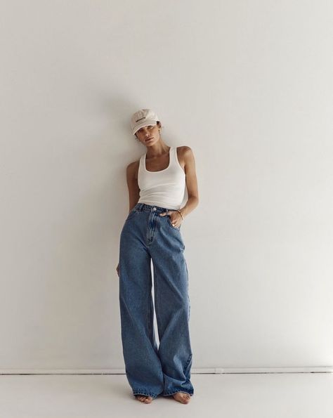 ouftits inspo daily Basic Summer Outfits Minimal Chic, Loose Fit Jeans Outfit, Minimal Classic Outfit, Popoyo, Amazing Fashion, Double Denim, Norma Jeane, Current Styles, Causual Outfits