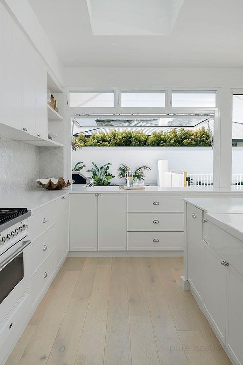 Aussie Beach, Australian Beach House, Coastal Kitchen Design, Coastal Kitchen, Beach House Design, Kitchen Inspiration Design, Ocean Views, Open Plan Living, House Inspo