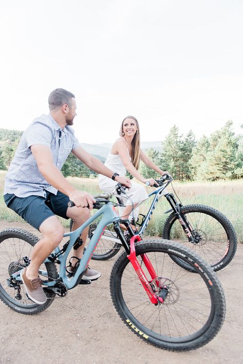 A Romantic Mountain Bike Engagement Session in Colorado by Ashleigh Miller Wedding Mountain Bike Engagement Photos, Hiking Engagement, Foto Prewedding, Bicycle Wedding, Bike Couple, Mountain Couple, Outdoorsy Couple, Fun Engagement Photos, Cycling Design