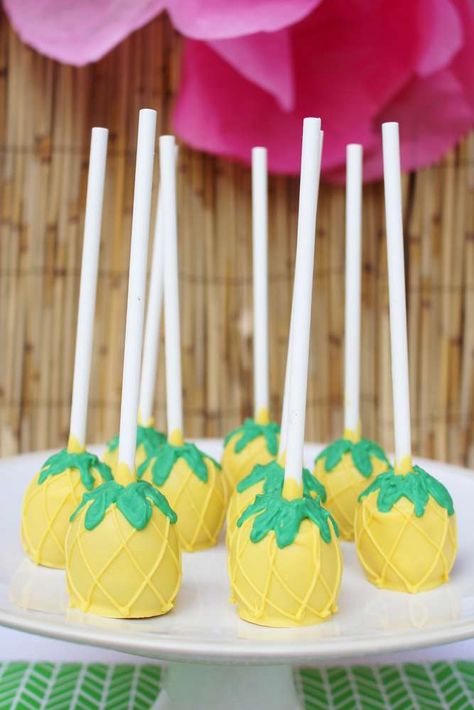 Pineapple Cake Pops, Tropisk Fest, Hawaii Birthday Party, Hawaii Birthday, Pineapple Birthday Party, Spongebob Birthday Party, Tropical Birthday Party, Cake Ball, Pineapple Birthday