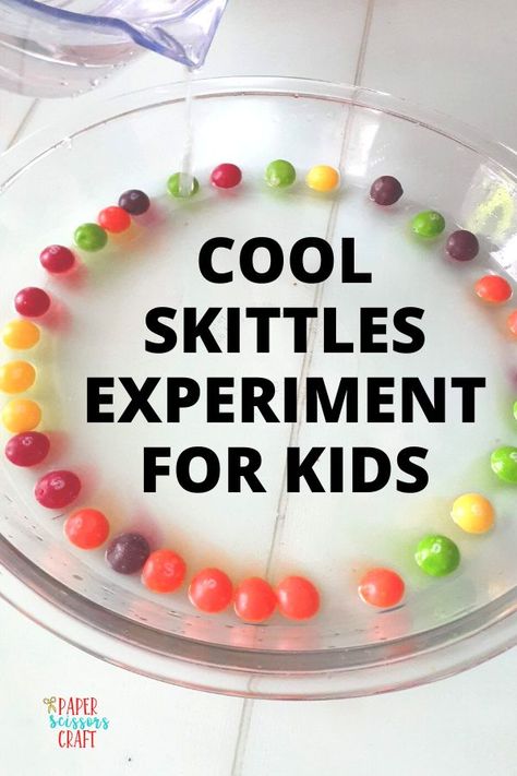 Easy Kids Science Experiments, Skittles Science Experiment, Kids Science Activities, Skittles Science, Food Science Experiments, Skittles Experiment, Quick Kids Crafts, Rainbow Science, Science Experiments Kids Easy