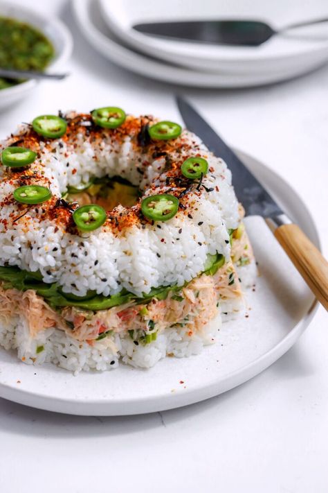 Sushi Bundt Cake - Food My Muse Avocado Sushi Cake, Sushi Bundt Cake Recipe, Sushi Bundt Cake, Raw Sushi, Sushi Cake, Tomato Butter, Small Bites Appetizers, Easy Sushi, Popular Appetizers