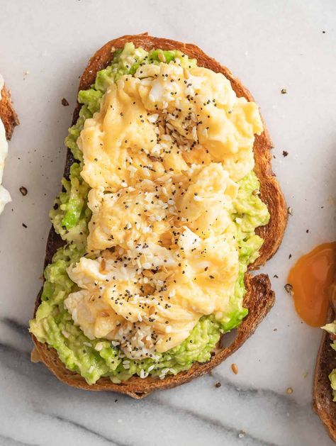 Avocado Toast With Egg, Toast With Egg, Toast Recipe Breakfast, Scrambled Eggs With Cheese, Avocado Toast Egg, Avocado Toast Recipe, Avocado Breakfast, Egg Toast, Stuffed Avocado Healthy