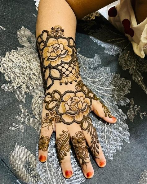 Baby Hand Mehndi Design Front Side, Small Hands Mehndi Design For Kids, Baby Hands Mehndi Design, Baby Mehendi Designs Hands, Baby Mehndi Design Simple, Kids Hand Mehndi Design, Mehendi Designs For Kids Hands, Children Mehndi Design, Child Mehndi Design