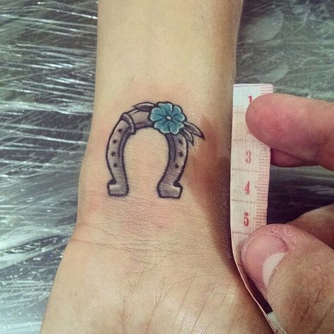 Small Horse Tattoo, Shoe Tattoo, Horse Shoe Tattoo, Horse Tattoo Design, Cowgirl Tattoos, Books Pictures, Western Tattoos, Horse Tattoo, Cat Books