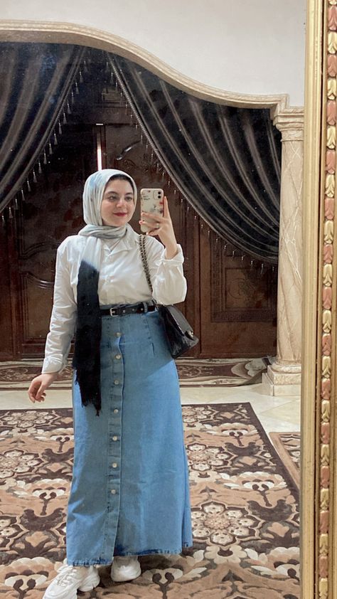 Hijabi Denim Skirt Outfit, Denim Skirt Hijab Outfit, Long Jeans Skirt, Modest Hijab, Hijab Fashion Summer, Girly Swag, Chocolate Dishes, Modest Casual Outfits, Color Combos Outfit