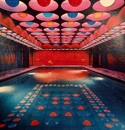 1969. Spiegel publishing house, Hamburg, the pool (and other interior features) designed by Verner Panton. The swimming pool area was sadly destroyed by a fire soon afterwards Verner Panton Interior, Groovy Interiors, Astoria Hotel, 70s Interior, Indoor Pools, Pool Rooms, Deco Retro, Verner Panton, Retro Interior