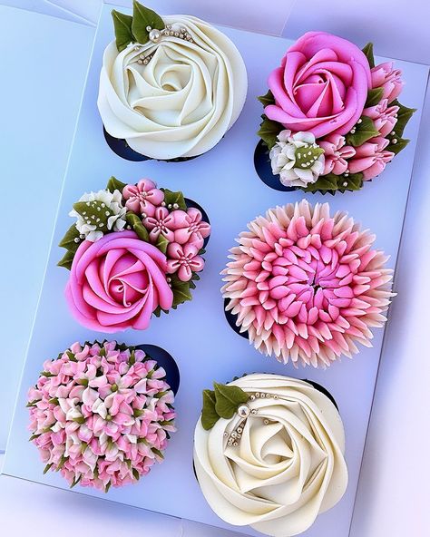 So hard to believe these pretty cupcakes by @cakestone20 aren’t real flowers!! 🤯 Featuring our sprinkles 🥰 Posted @withregram • @cakestone20 A little set of pretty pink buttercream flowers 💕🧁 Happy Sunday! 😊 • • • • • #cakestone #cakestone20 #floralcupcakes #cupcakes #cupcakebouquet #buttercreamcake #buttercreamflowers #pipingskills #rosettecake #rosette #pinkcakes #pinkcupcakes #pinkcake #floralpiping #brisbanelocal #rosettecupcakes #rosettes #bakersgonnabake #bakinglife #handpipedflow... Rosette Cupcakes, Pink Buttercream, Rosette Cake, Pretty Cupcakes, Bakers Gonna Bake, Floral Cupcakes, Cupcake Bouquet, Pink Cupcakes, Buttercream Flowers