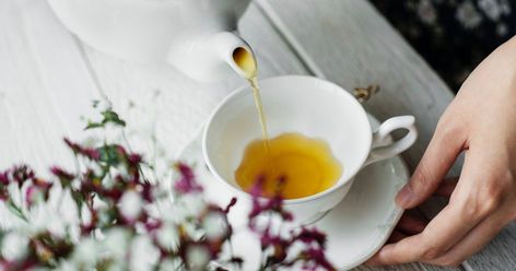 These herbal teas have distinct health benefits Milk Thistle Tea, Fat Burning Tea, Mini Sandwiches, Healthy Teas, Natural Antibiotics, Chamomile Tea, Milk Thistle, Hot Tea, Health Remedies