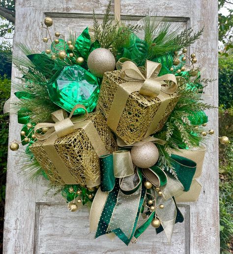 Deco Mesh Christmas Wreaths, Christmas Wreaths For Front Door, Christmas Door Wreaths, Purple Christmas, Christmas Greenery, Rustic Wreath, Gold Gifts, Christmas Door, Gold Christmas