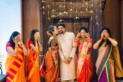 Must Have Couple Poses for your Wedding Album! Indian Wedding Family Photos, Pictures With Bridesmaids, Wedding Family Photos Group Shots, Fun Couple Pictures, Wedding Family Photos, Indian Wedding Pictures, Bridesmaid Poses, Funny Wedding Pictures, Indian Bridesmaids