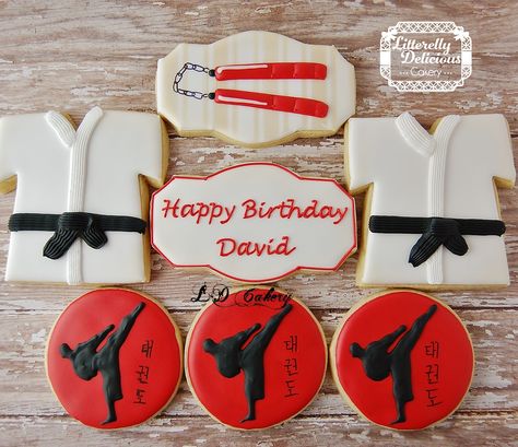 Tae Kwon Do cookies for a black belt Ninja Party Food, Martial Arts Party, Karate Cake, Sport Cupcakes, Karate Party, Best Thanksgiving Appetizers, Ninja Birthday Parties, Tae Kwon Do, Ninja Birthday