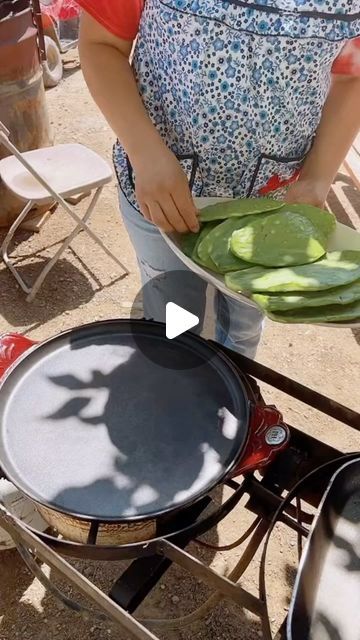 Nopales Tacos, Nopales Recipes Mexican, How To Cook Nopales, Nopales Recipe, Salvadoran Food, Mexican Foods, Mexican Food Recipes, Food Ideas, Tacos