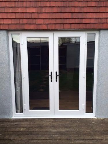 Exterior French Doors With Side Windows, Patio Door With Sidelights, French Doors With Side Windows, Diy Door Knobs, French Door Sizes, Doors Aluminium, Door With Sidelights, White French Doors, Upvc French Doors