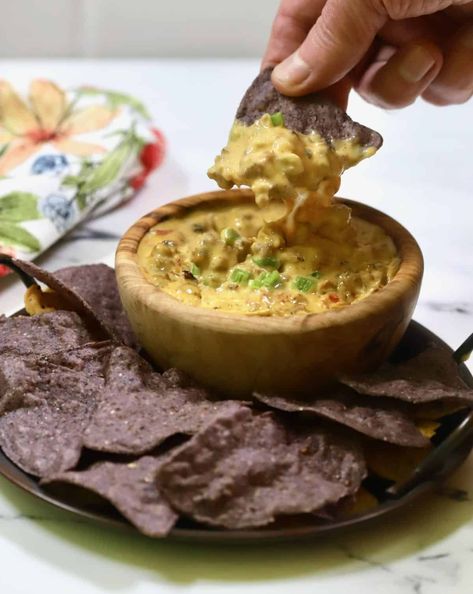 Smoked Queso Recipe | gritsandpinecones.com Smoked Queso Dip, Smoked Queso, Queso Dip Recipes, Cheesy Dip, Queso Recipe, Easy To Make Appetizers, Bacon Breakfast, Velveeta Cheese, Queso Dip