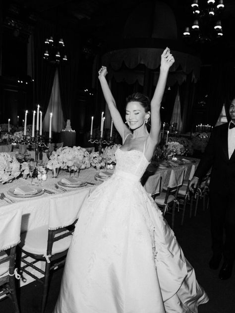 The Bar Co-Founder Bridget Bahl and Dr. Michael Chiodo's Wedding Reception Was Inspired by Princess Diana and Aerin Lauder - Over The Moon Chic Wedding Style, The Plaza Hotel, Vogue Wedding, Wedding Photography Styles, Bride Photography, Wedding Photos Poses, Plaza Hotel, Bridal Photography, The Plaza