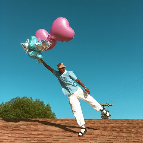 Butterfly! Tyler, the Creator wear socks with sandals and pink love-heart balloons. Tyler, the Creator, is an American rapper, record producer, and music video director. Creator Aesthetic, Tyler The Creator Wallpaper, Golf Wang, Photo Wall Collage, Flower Boys, American Rappers, Tyler The Creator, Golf Fashion, Picture Collage