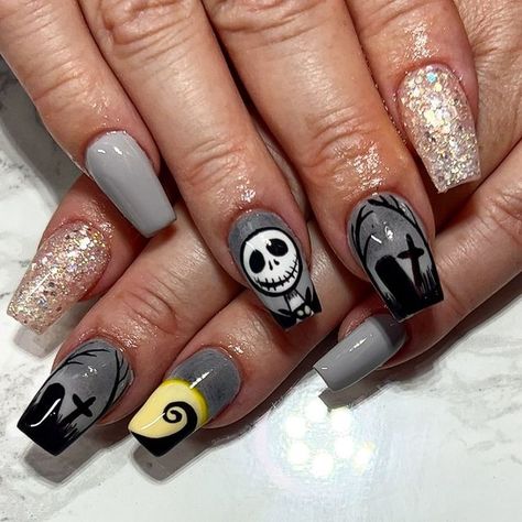 Sparkle.with.Cm.nails on Instagram: "Handpainted nightmare before Christmas nails 💅🏻 #halloween #halloweennails #nightmarebeforechristmas #nmbc #handpaintednailart #handpaintednails #nailart" Nightmare Before Christmas Nails Acrylic Coffin, Nightmare Before Christmas Nails Short, Night Before Christmas Nails, The Nightmare Before Christmas Nails, Nightmare Before Christmas Nail Art, Before Christmas Nails, Nails Board, Nightmare Before Christmas Nails, Black Halloween Nails