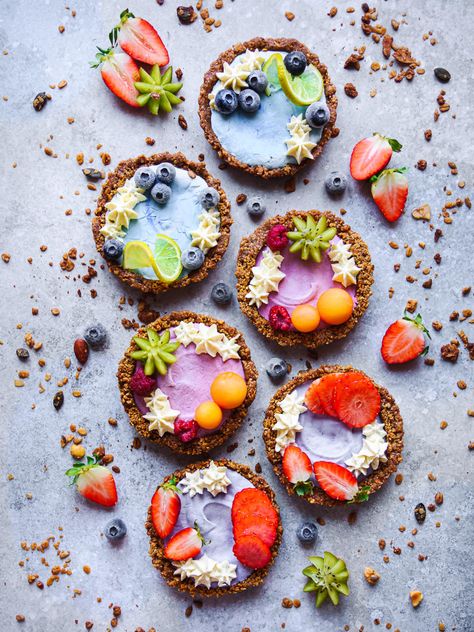 Colorful Mini Granola & Yogurt Tarts Recipe Breakfast Tarts, Superfood Powders, Mini Tart Recipes, Bake Breakfast, Colorful Breakfast, Sweet Potato Powder, Breakfast Tart, Superfood Breakfast, Vanilla Cream Cheese Frosting