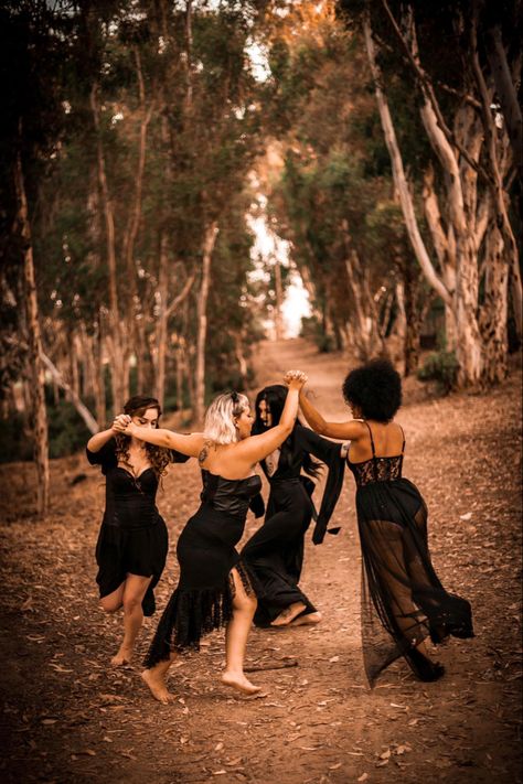 Group Witch Photoshoot, Witchy Photoshoot Ideas, Witch Photoshoot Ideas, Witch Shoot, Witchy Photoshoot, Witch Photography, Witch Photoshoot, Group Shoot, Halloween Pics