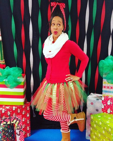 Who Ville Costume, Grinch Themed Outfits, Whoville Dressup Ideas, Whoville People Costume, Grinchmas Outfits, Easy Whoville Costumes, Grinch Whoville Costumes, Who Costume Whoville, Diy Whoville Costumes For Women