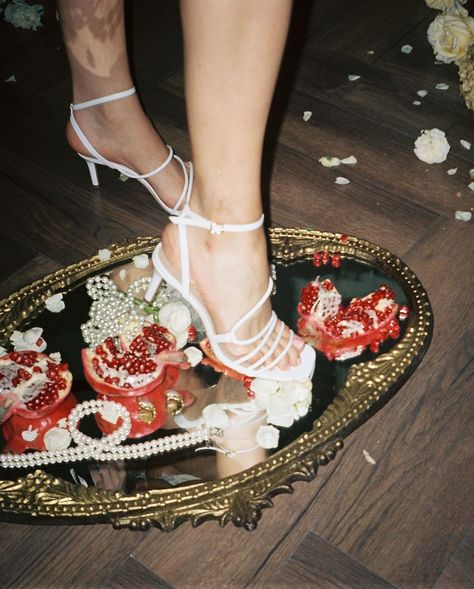 Heel Photography, The Course Of Love, Parisian Dinner Party, Parisian Dinner, Gatsby Vibes, Film Camera Aesthetic, Dinner Photos, Aesthetic Shots, Photo Ideas Aesthetic