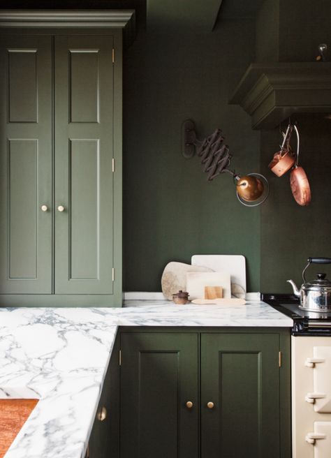 Cozy Paint Colors English Kitchens Design, Traditional English Kitchen, Earth Tones Paint, Plain English Kitchen, Green Kitchen Walls, Dark Green Kitchen, Warm Paint Colors, Solid Wood Wardrobes, English Kitchens