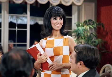 Marlo Thomas in That Girl That Girl Tv Show, Marlo Thomas, Fashion Displays, Classic Television, Sixties Fashion, Old Tv Shows, Fashion Tv, Girls Show, Girls Characters