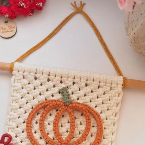 Macrame Pumpkin Wall Hanging, Macrame Thanksgiving, Macrame Photo Holder, Photo Holder Wall, Butterfly Pumpkin, Macrame Pumpkin, Macrame Beginners, Macrame Butterfly, Pumpkin Wall Hanging