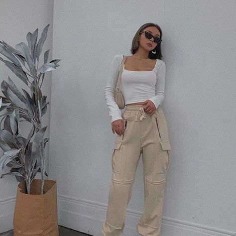 d961e9f236177d65d21100592edb0769desc45800171ri Khaki Pants Outfit, Tan Cargo Pants, Swaggy Outfits, Fall Fashion Outfits, Retro Outfits, Pants Outfit, Cute Casual Outfits, Aesthetic Fashion, Simple Outfits