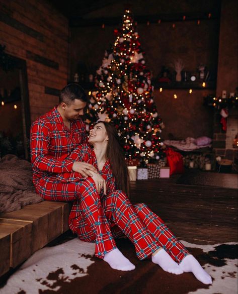 Couple Pajamas Christmas, Christmas Photography Couples, Onesie Outfits, Old Navy Christmas Pajamas, Christmas Couple Photos, Christmas Couple Pictures, Xmas Couple, Christmas Poses, Christmas Family Photoshoot