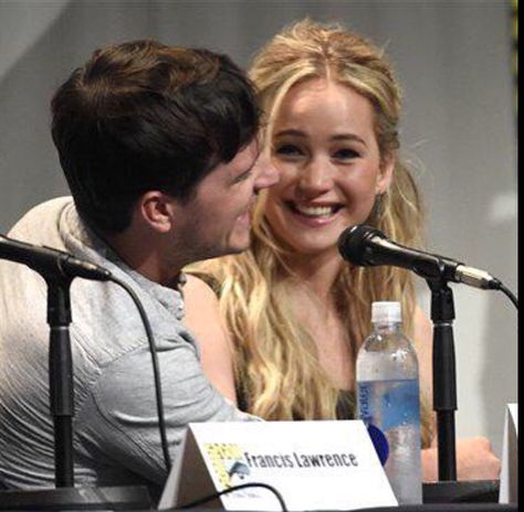 My favorite pic of jen and josh Jeniffer Lawrance, Josh And Jennifer, Hunger Games Peeta, Hunger Games Cast, Jennifer Lawrence Pics, Hunter Games, I Volunteer As Tribute, Hunger Games Fandom, Katniss And Peeta